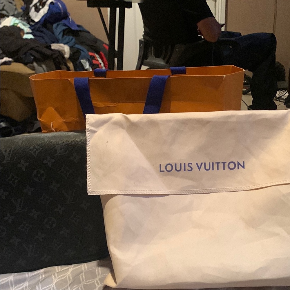 Louis Vuitton Black Monogram Messenger Bag - Picture 3 of 4